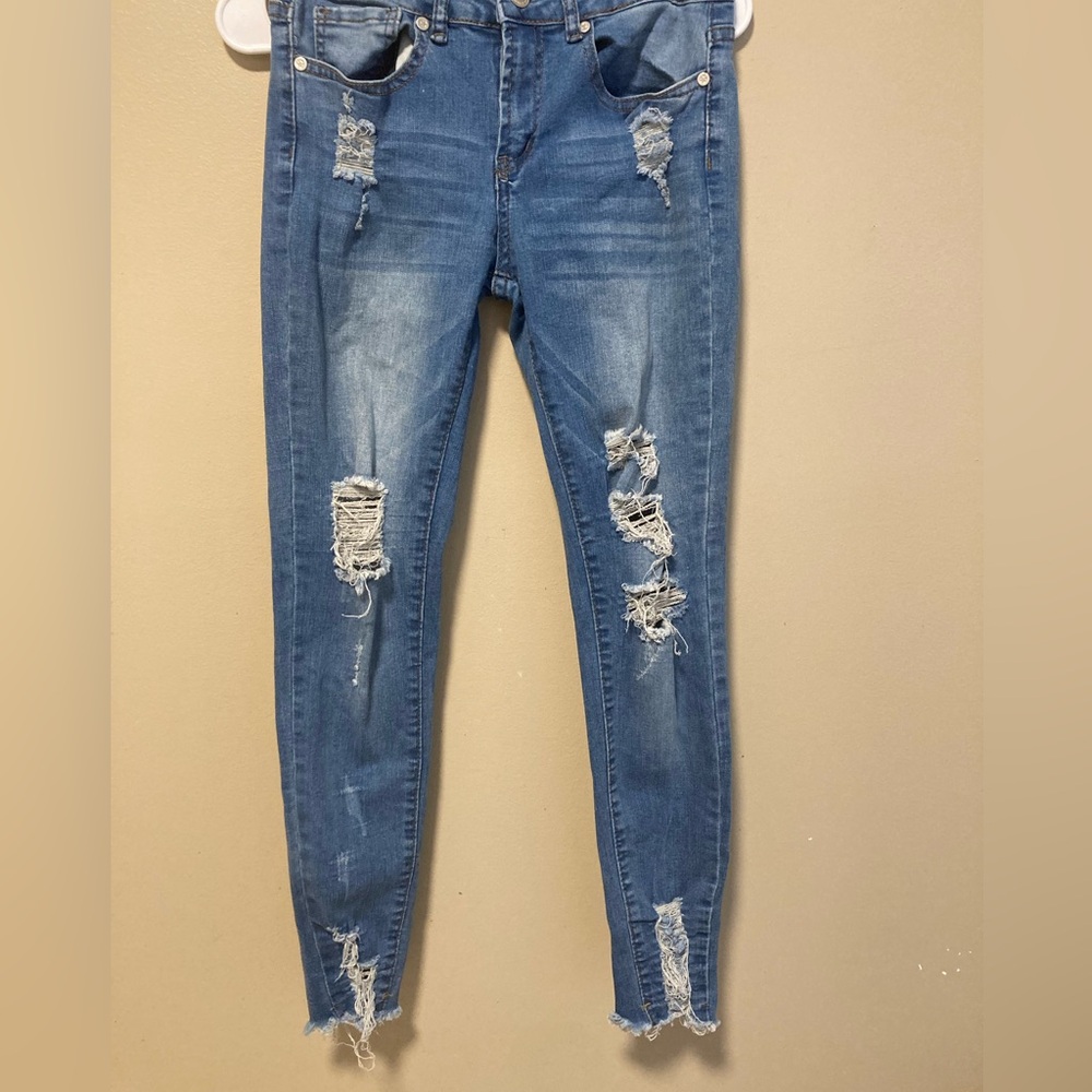 Medium wash ripped jeans (skinny)